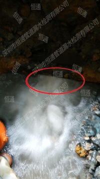 平湖山湖居自來(lái)水管道爆裂